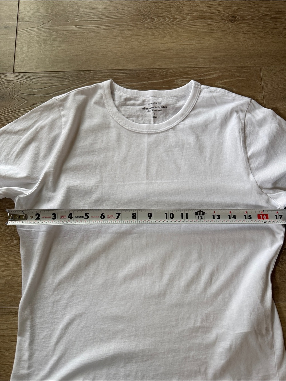 NWOT Abercrombie & Fitch White Short-Sleeve Crewneck Tee - Picture 6 of 8